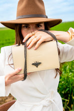 Load image into Gallery viewer, Cartera Stacy