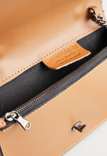 Load image into Gallery viewer, Cartera Stacy