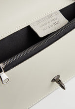 Load image into Gallery viewer, Cartera Stacy
