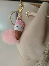 Load image into Gallery viewer, Charm de peluche para cartera
