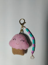 Load image into Gallery viewer, Charm de peluche para cartera

